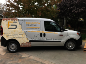 Logo and Advertising on Company Vehicle Van | Diseño de Señalética por Maestroto