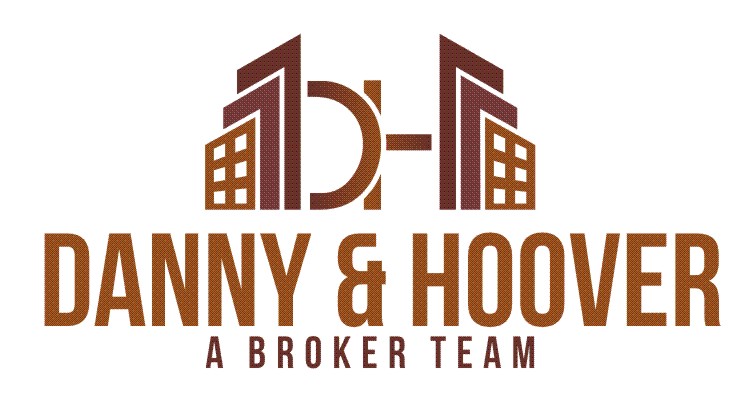 Diseño de Logo por atifamin24 para Roots Real Estate/ Danny Hoover Team | Diseño #7880365