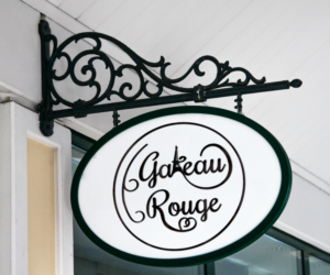 Logo-Design von FindCreative für Gateau Rouge LLC | Design: #7800810