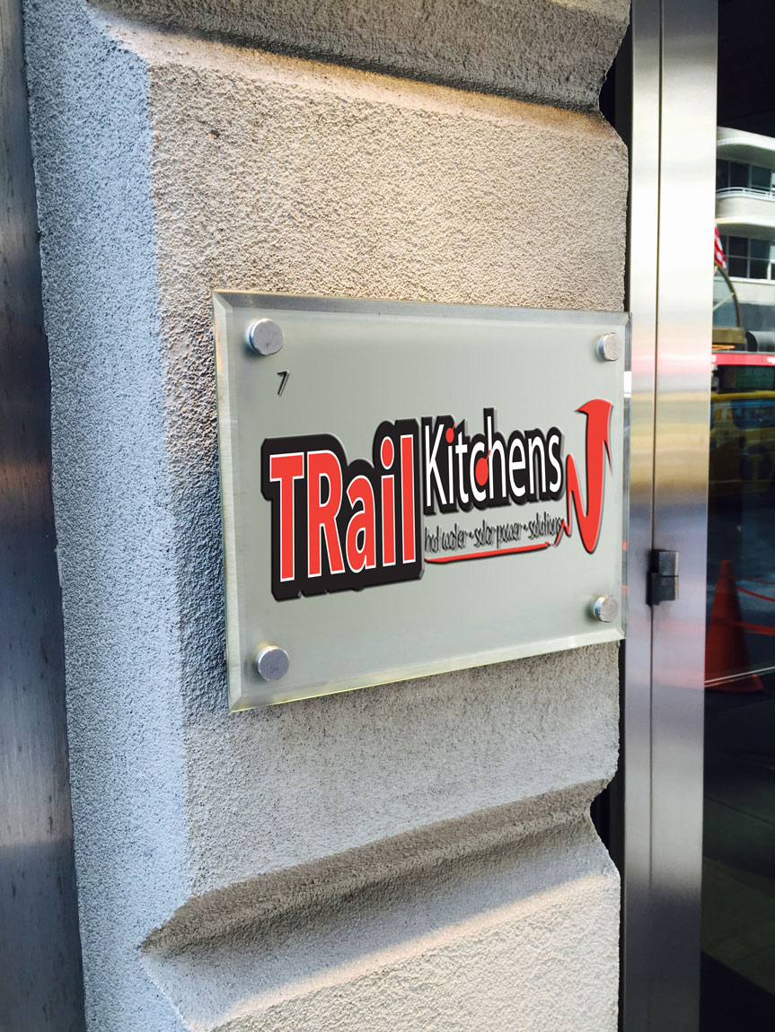 Design de Logo par fourdog123 pour Vision design - Trail Kichens  | Design #8509223