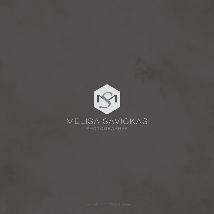 Diseño de Logo por madeli para Melisa Savickas Photographer | Diseño #9677558
