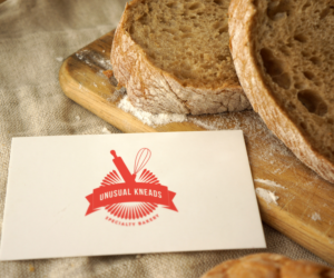 Diseño de Logo por daviddaviesgd para Unusual Kneads | Diseño: #10190112