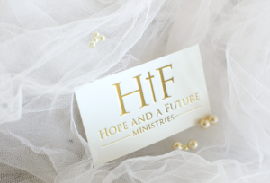 Diseño de Logo por Apple™ para hope and a future ministries | Diseño: #10152075