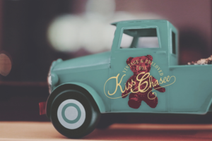 Kiss Chasee - vintage and preloved toys | Logo-Design von JonnyGeorgeson