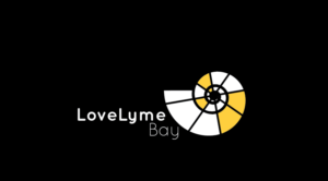 Diseño de Logo por irv para Love Lyme Bay | Diseño: #10819763