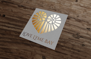 Logo-Design von GLDesigns für Love Lyme Bay | Design #10772561