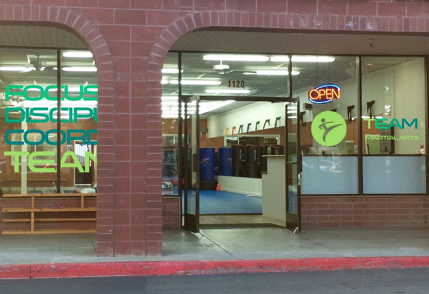 Logo-Design von Big Studio für Team Martial Arts | Design #11068818