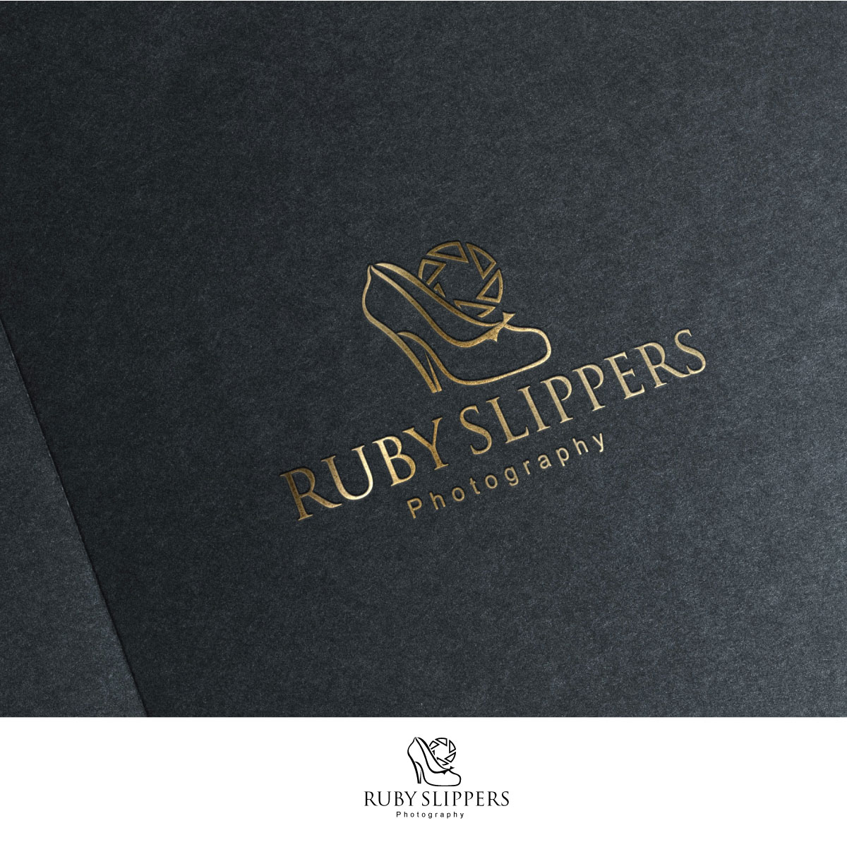 Diseño de Logo por Graphic Bricks para Ruby Slippers Photography  | Diseño #11325324