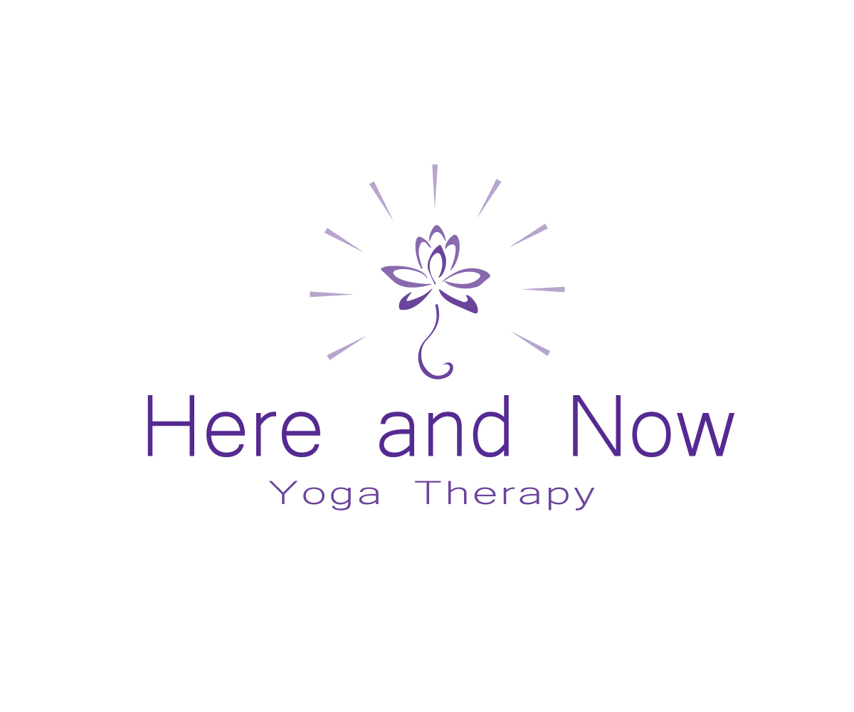 Design de Logo par Designsachee pour Here and Now Yoga Therapy | Design #11404120