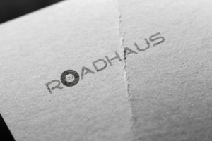 Diseño de Logo por R.Bello para Roadhaus RV | Diseño: #11590952