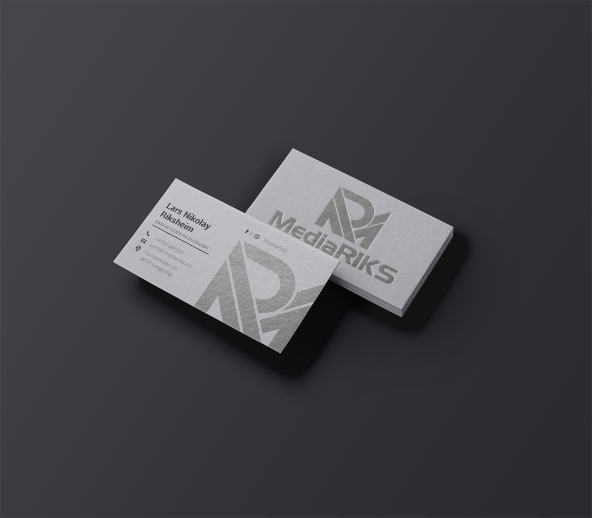 Visitenkarten-Design von MtBosh für MediaRIKS | Design #12936998