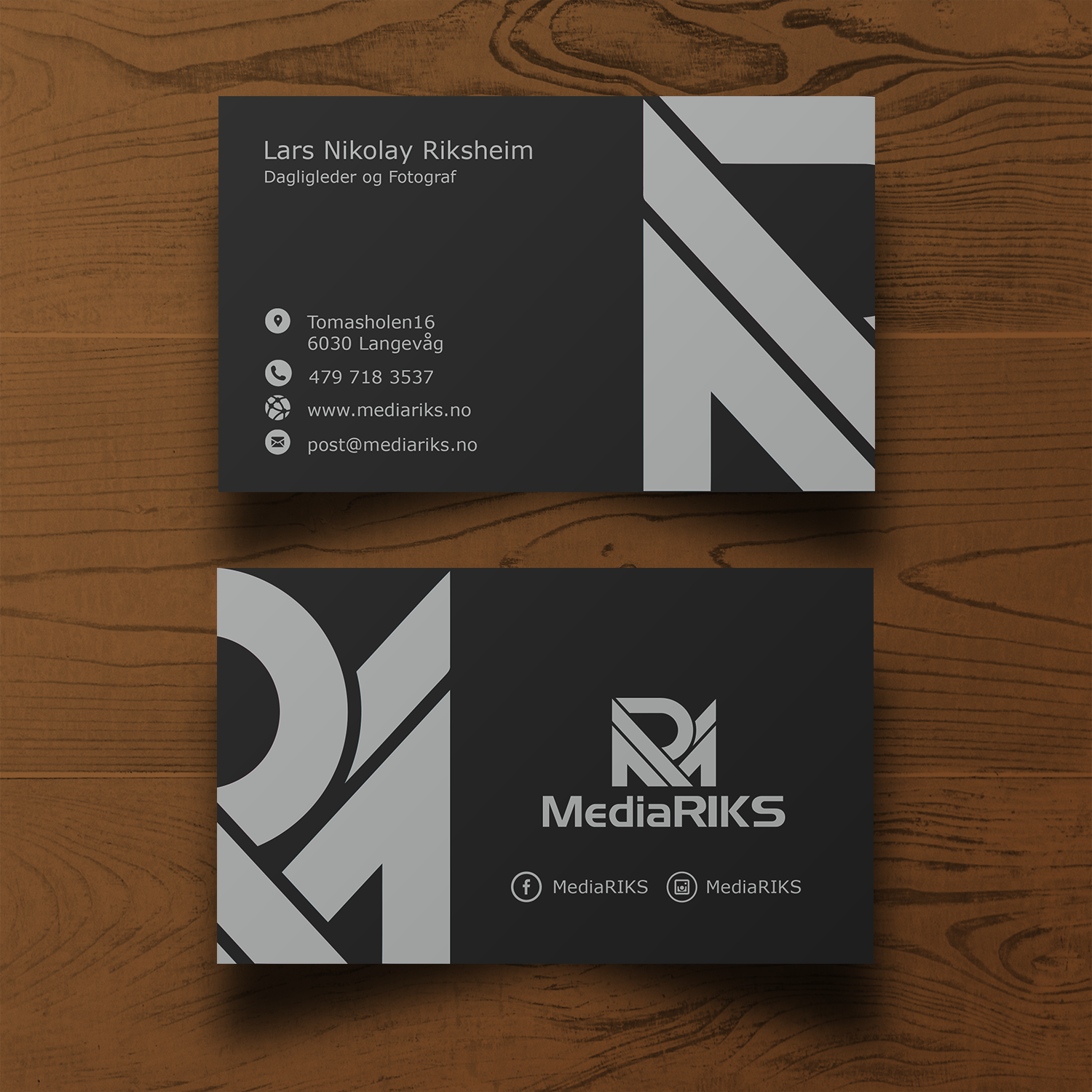 Business Card Design by phoenixx for MediaRIKS | Design #12946317
