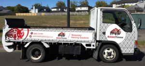 Fencing company needs vehicle signage | Design de Panneau par atularts