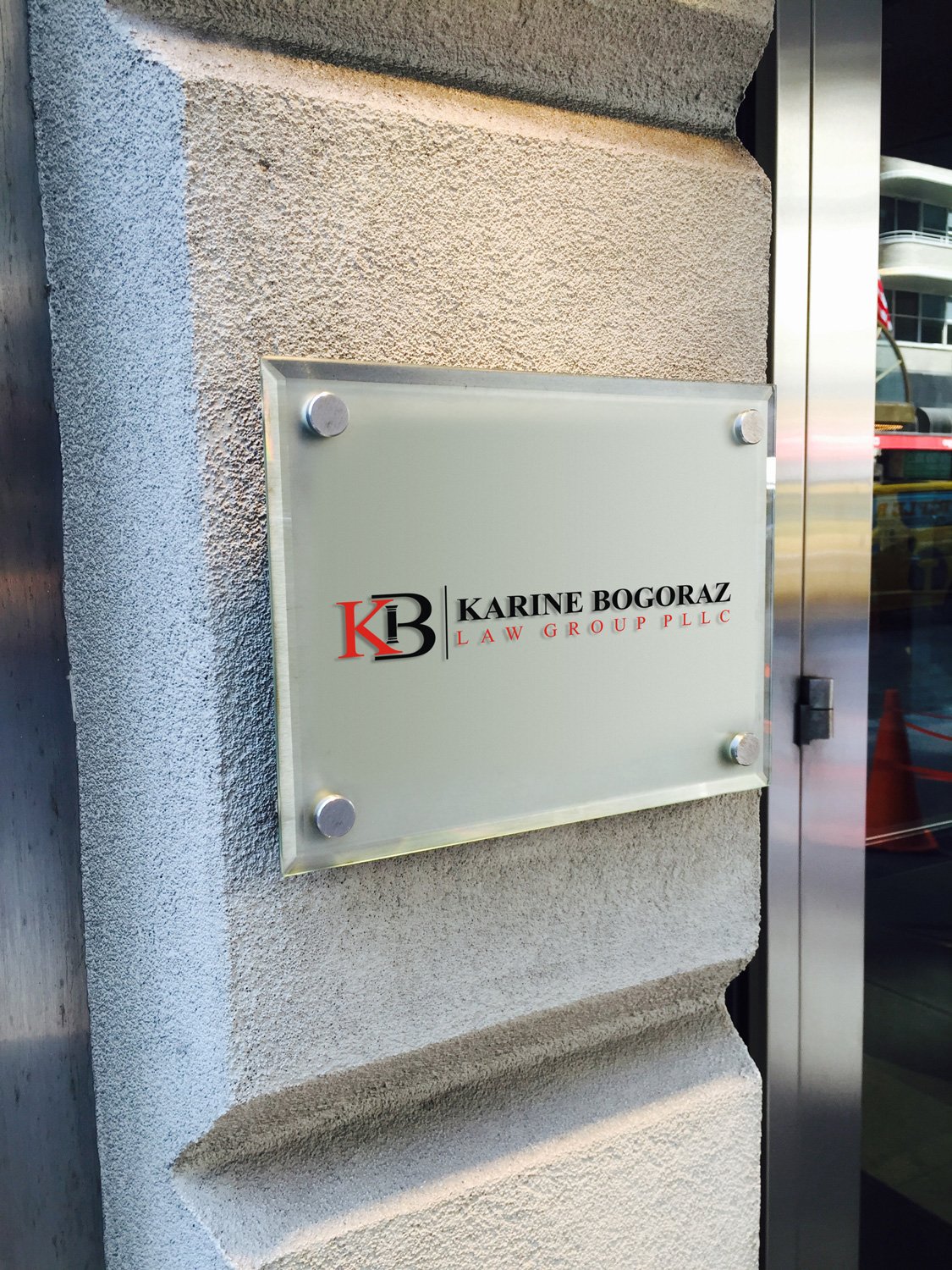 Diseño de Logo por webeezine para Karine Bogoraz Law Group | Diseño #13711144