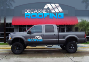Logo-Design von AnjelsS für DeCarney Roofing | Design: #13755619