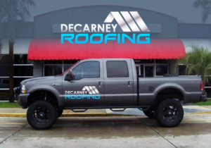 Logo-Design von AnjelsS für DeCarney Roofing | Design: #13755630