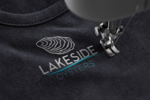 Diseño de Logo por Sergio Coelho para Lakeside Oysters | Diseño: #16207782