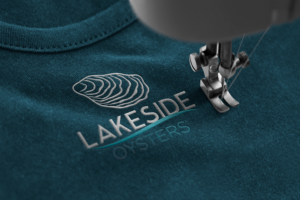 Diseño de Logo por Sergio Coelho para Lakeside Oysters | Diseño: #16207783