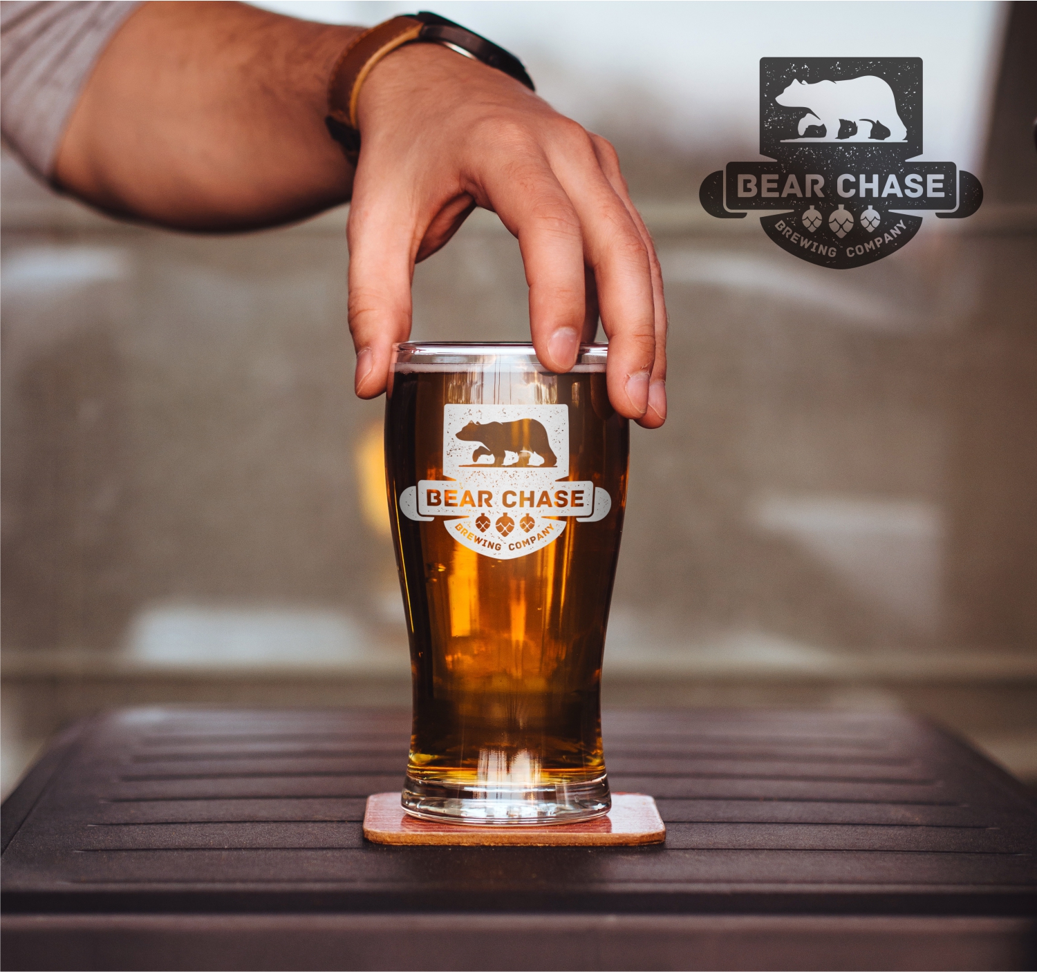 Diseño de Logo por aquabomb26 para Bear Chase Manor & Bear Chase Brewing Co. | Diseño #16597194