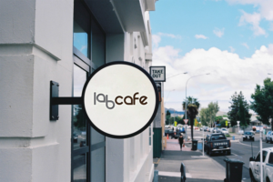 Diseño de Logo por zebronicgraphic para LAB CAFE | Diseño: #16698177