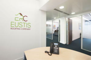Diseño de Logo por Deziners Zone para Eustis Roofing  | Diseño: #17797907