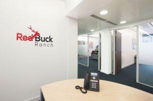 Diseño de Logo por Deziners Zone para Red Buck Ranch | Diseño: #17795883