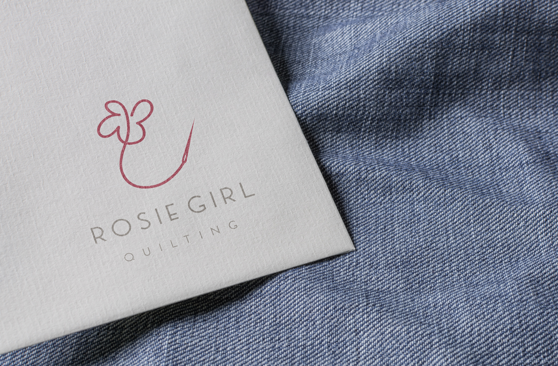 Diseño de Logo por GLDesigns para Rosie Girl Quilting | Diseño #18032014