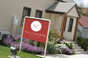 Millthorpe Boutique Motel | Design de Logo par GLDesigns