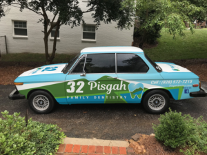 Pisgah Family Dentistry Racing Car | Diseño de Rotulación de Vehículo por Azhoeck