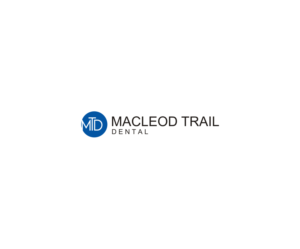 Design de Logo par T I K H E - L M W pour Macleod Trail Dental | Design : #20534827