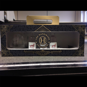 Packaging for a display box for a gin night in for 2 | Verpackungs-Design von Yafi Mridha