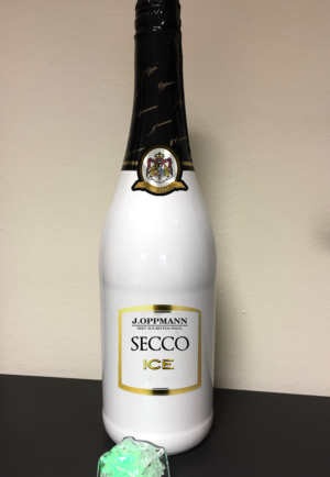 Gestaltung eines Vorderetiketts namens Ice Secco/ Bottle Label for a Sparkling Wine called Secco Ice | Label Design by ZEKKOUR Fouzi