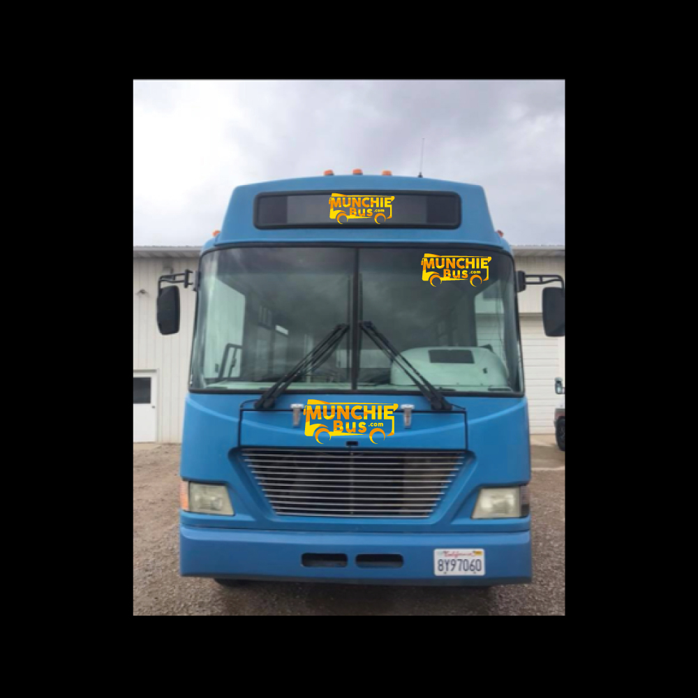 Logo Design by Sujit Banerjee for munchiebus | Design #21853296