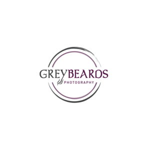 Diseño de Logo por LAXMI DESIGNHUB para GreyBeards Photography | Diseño: #22326842