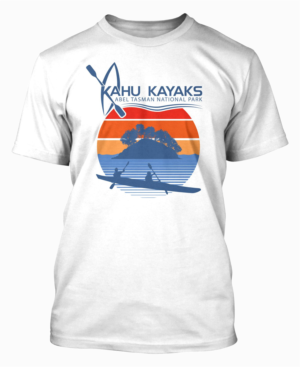 Fresh Funky New Zealand kayak company T shirt | T-Shirt-Design von 777SKY