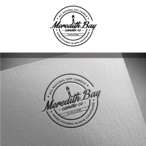 Meredith Bay Candle Co, All Natural Soy Candle, Hand-Poured in New Hampshire, A place to put a scent description and size of the jar contents in ounces. | Diseño de Logo por Graphic Bricks