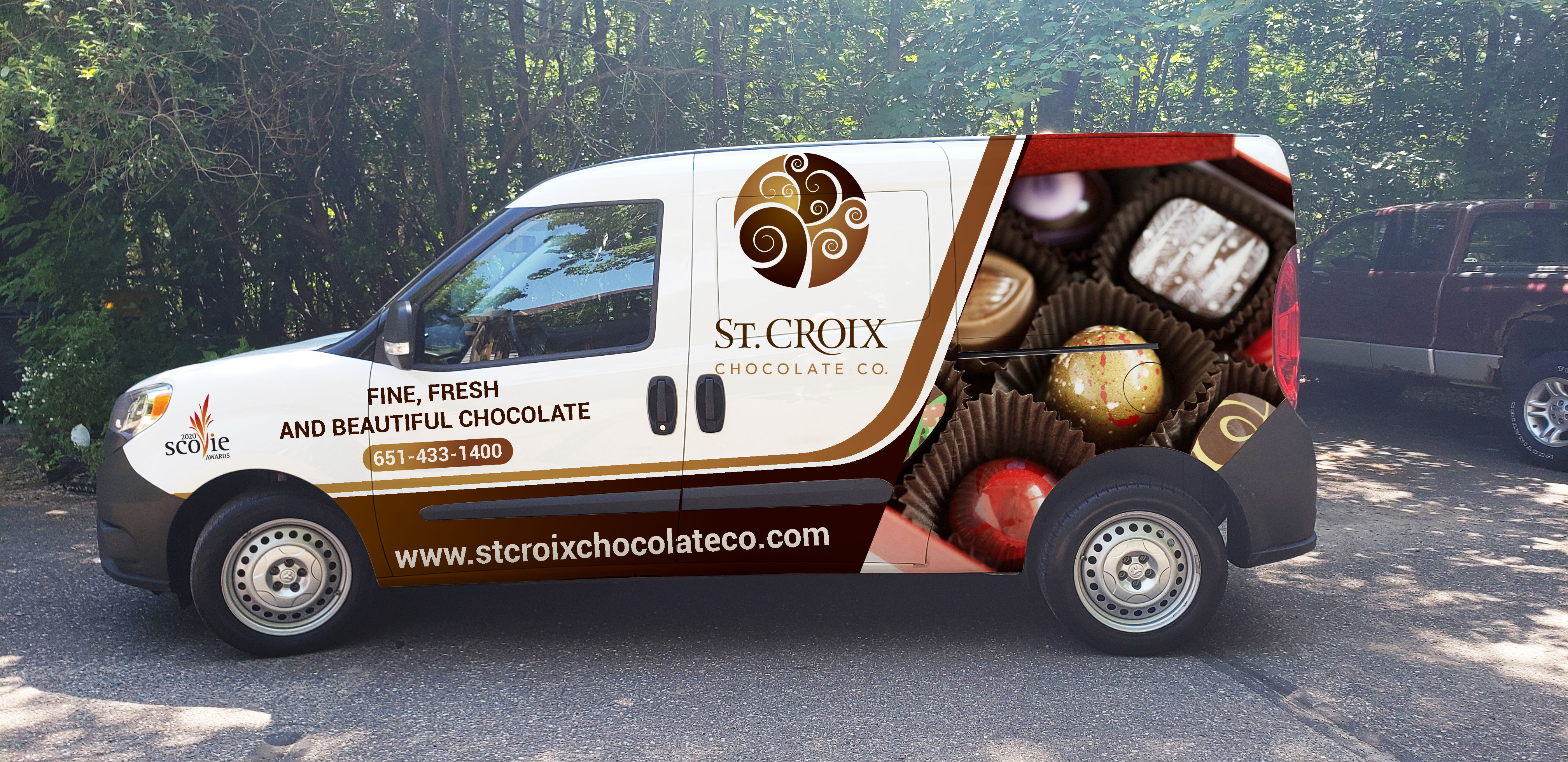 Diseño de Rotulación de Vehículo por Imagine design000 para St. Croix Chocolate Company | Diseño #25111614