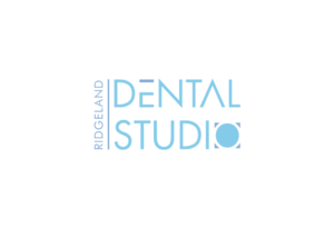 Design de Logo par creativepoint pour Ridgeland Dental Studio | Design : #25352526