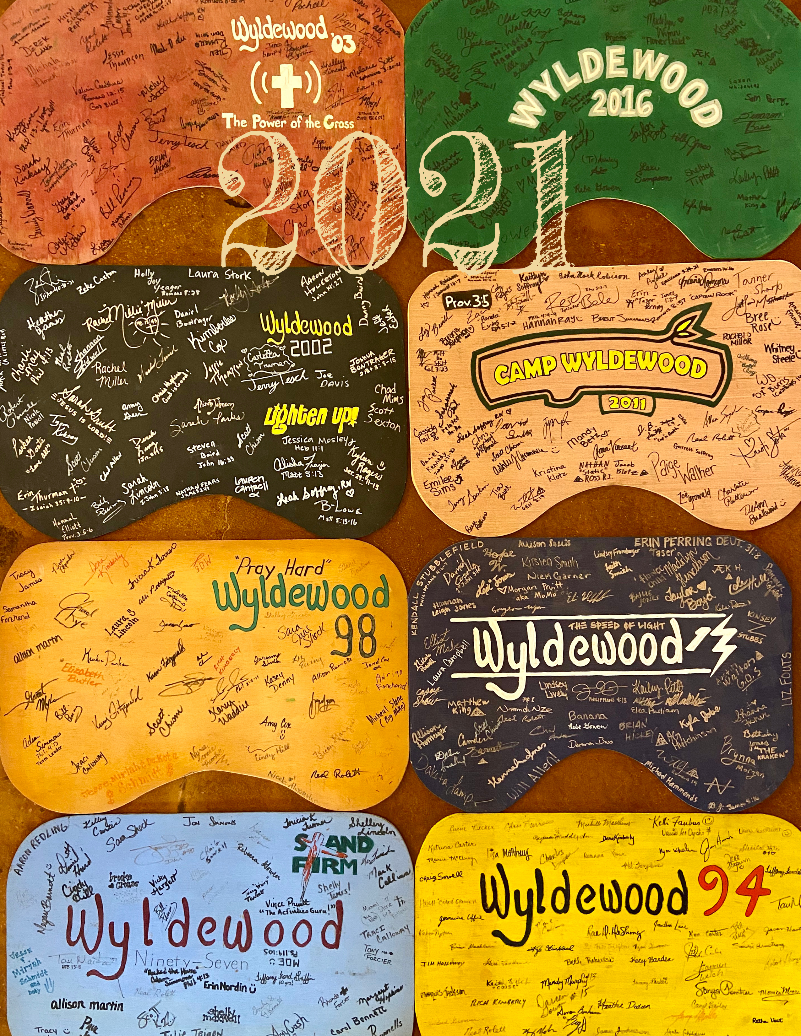 Design de Revue par Skybluedesignstudio pour Camp Wyldewood | Design #25466750