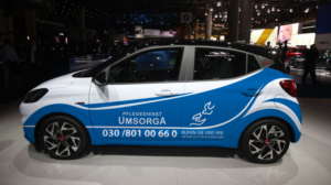 Autobeschriftung für einen ambulanten Pflegedienst | Car Wrap-Design von Hardcore Design