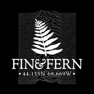 Modern restaurant uniform for fun restaurant on rustic island in Maine USA | Diseño de Camiseta por jamesmccue1