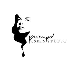 Diseño de Logo por Ana 15 para Revamped Skin Studio | Diseño #26450145