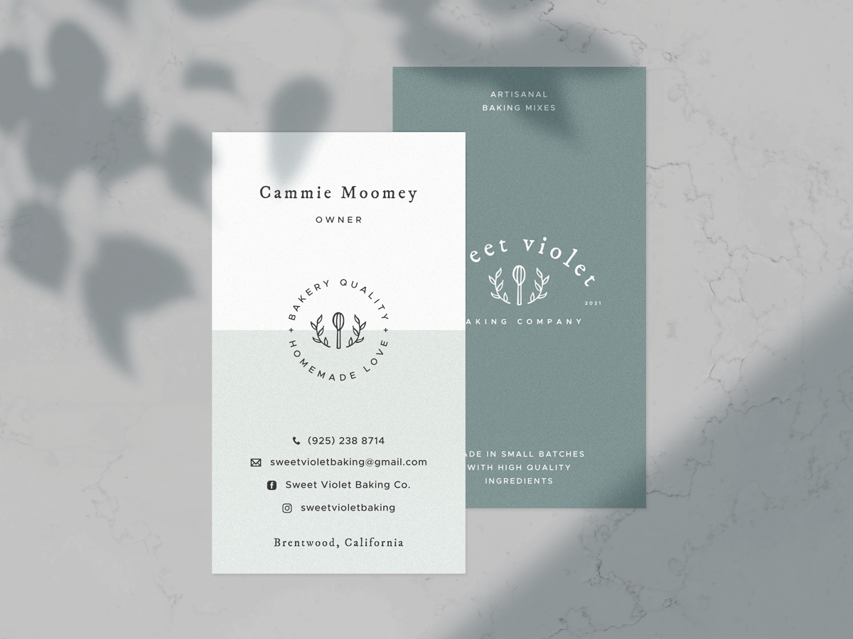 Visitenkarten-Design von aftrmidnite für Sweet Violet Baking Company | Design #26527024