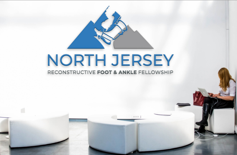 Design de Logo par Pak We Designs pour Ridge Foot and Ankle Associates | Design #26628336
