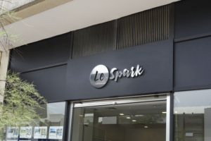 Le Spark    maybe a tag line like but not exactly - the start of something big | Design de Logo par farady