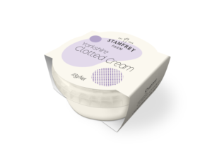 Clotted cream packaging design (card sleeve over a plain round tub) - family owned UK business. | Diseño de Empaque por tarokun