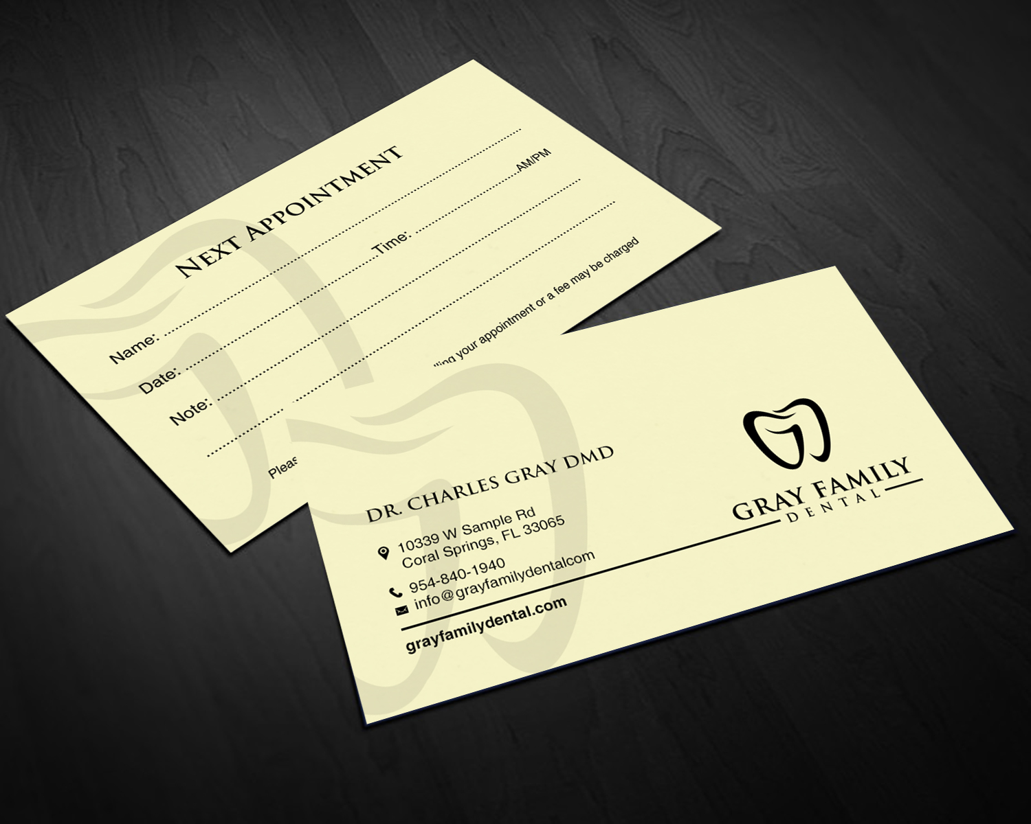 Design de Carte de Visite par chandrayaan.creative pour Gray Family Dental | Design #29131468