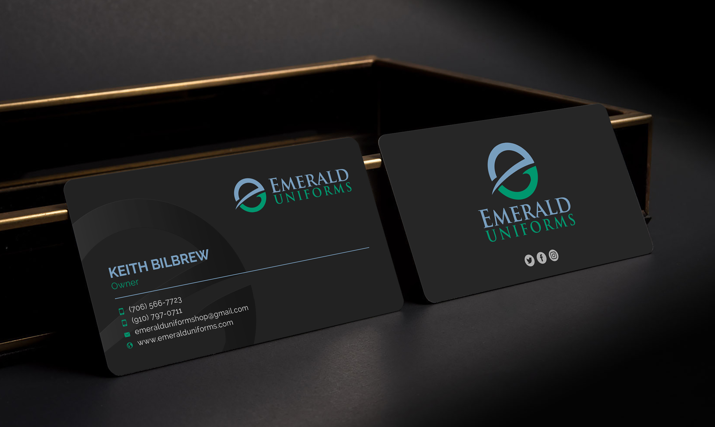 Visitenkarten-Design von Sun Moon Graphic Designer für Emerald uniforms | Design #30173804
