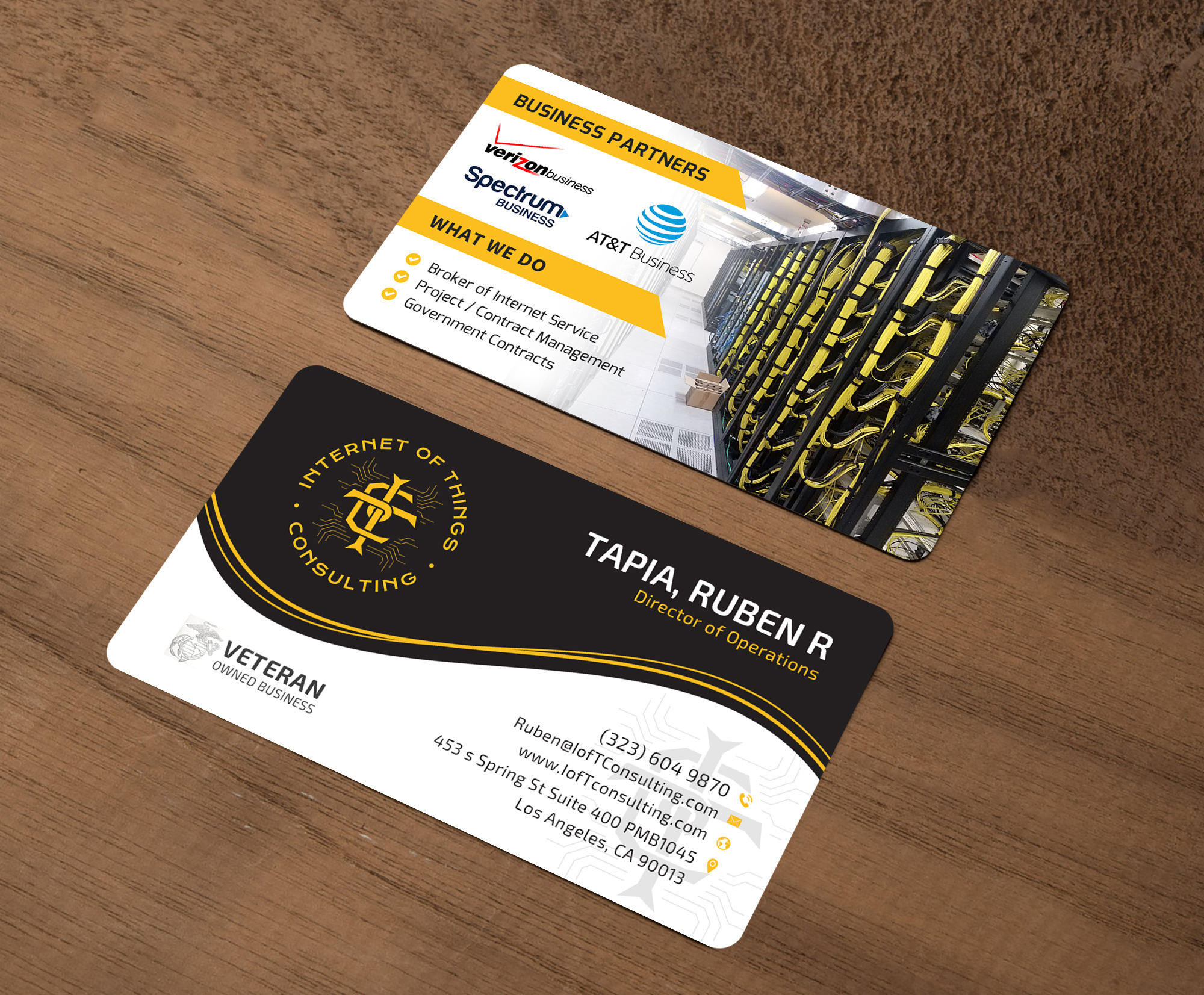 Design de Carte de Visite par Sun Moon Graphic Designer pour Internet of Things Consulting | Design #30521935