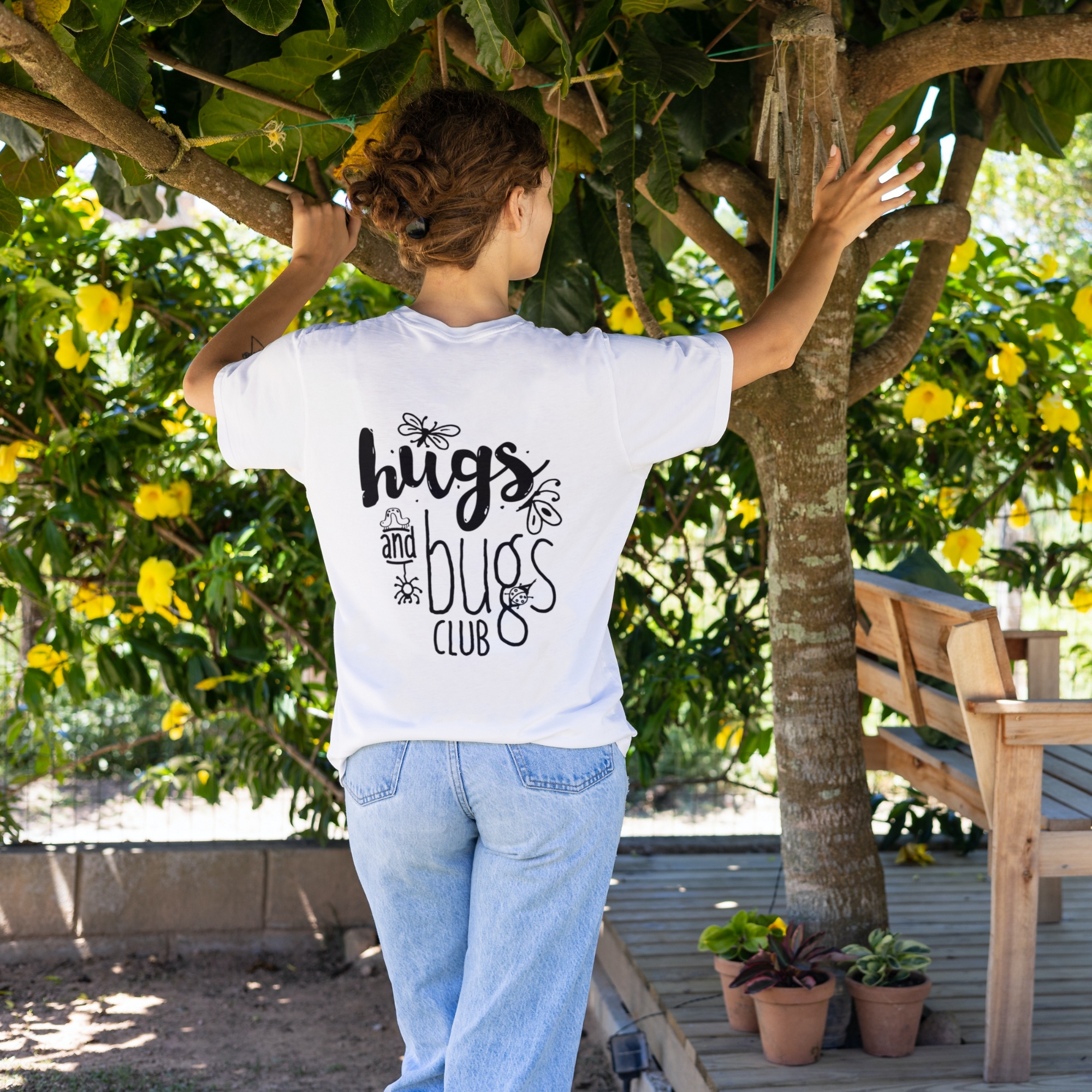 T-Shirt-Design von Sunny Jar Designs für Hugs & Bugs Club | Design #30647529
